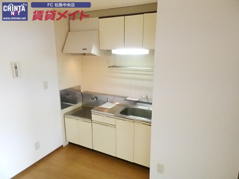 キッチン　別部屋反転同型タイプ