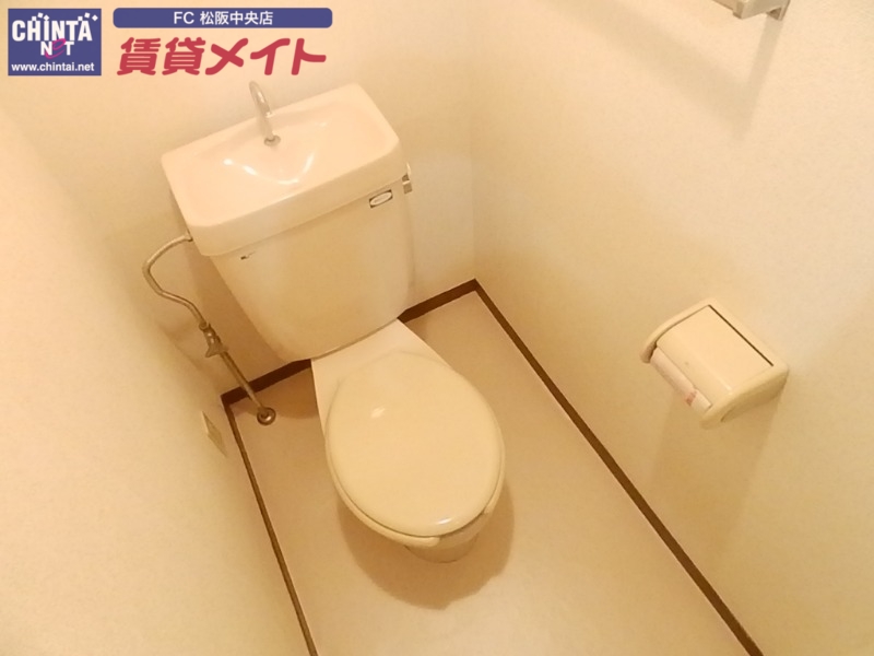 トイレ　別部屋反転同型タイプ