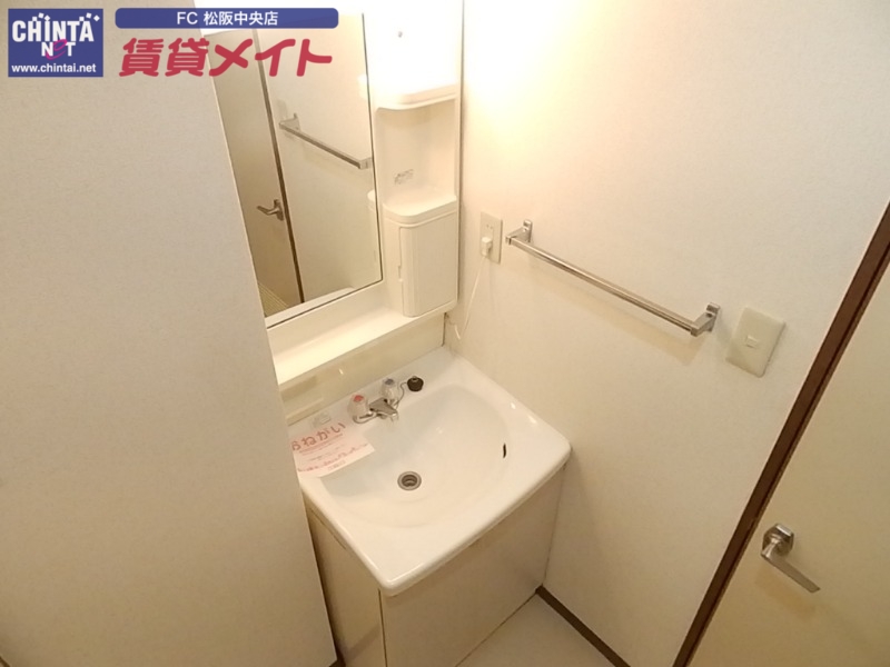 洗面設備　別部屋反転同型タイプ