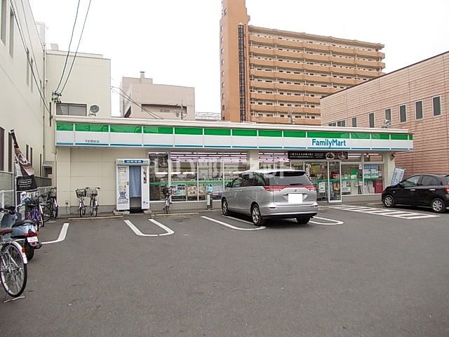 コンビニ　ファミリーマート 平針駅前店（コンビニ）まで412m