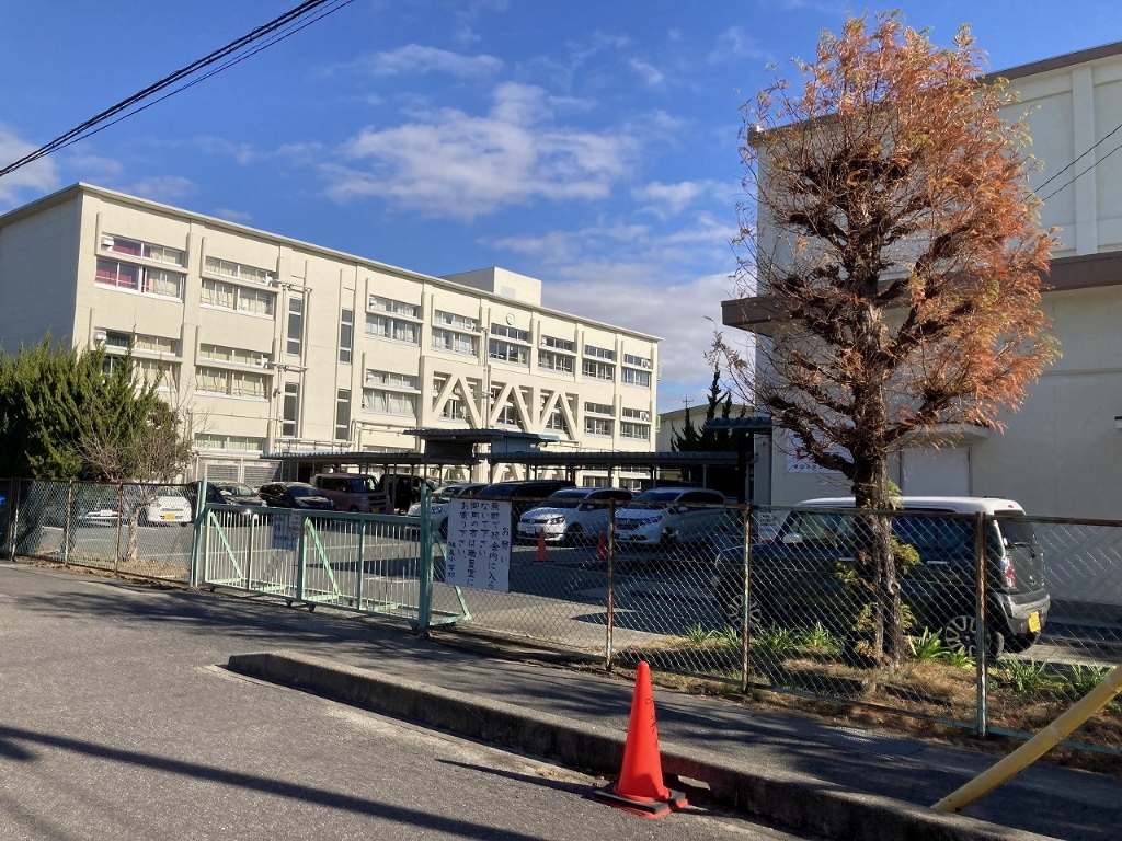 小学校　春日井市立味美小学校（小学校）まで131m