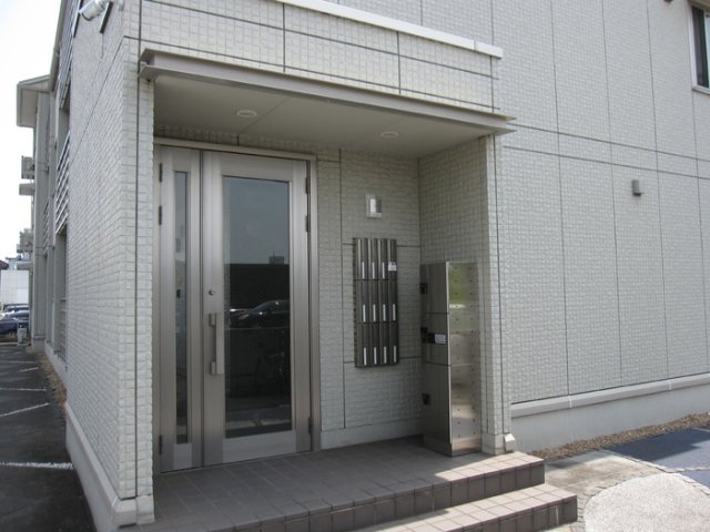 エントランス　ゆとりのあるエントランスです