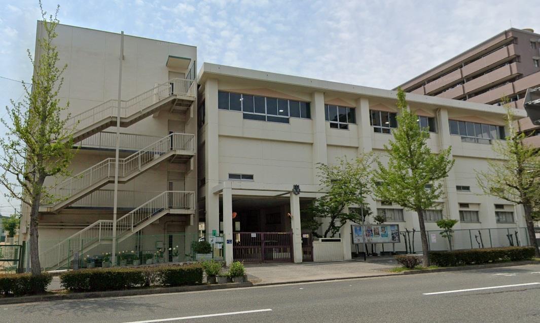中学校　御影中学校（中学校）まで807m
