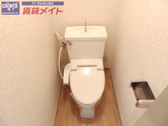 トイレ　同じ物件、別部屋の写真です
