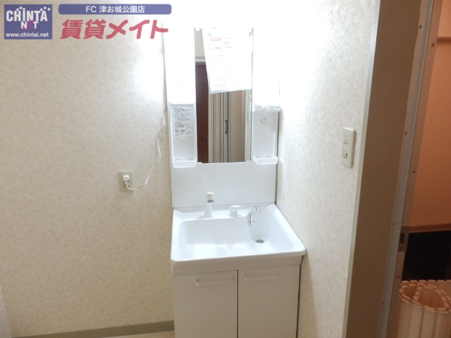 洗面設備　同じ物件、別部屋の写真です