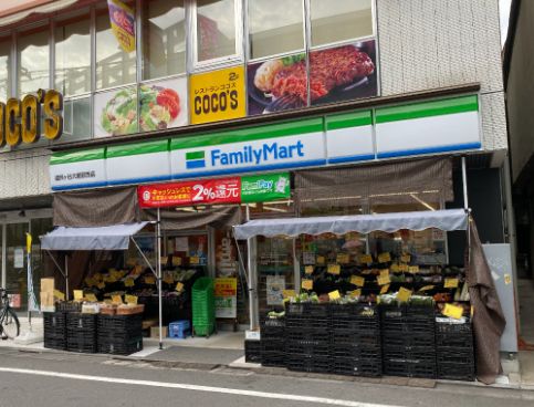 コンビニ　ファミリーマート 祖師ヶ谷大蔵駅西店（コンビニ）まで156m
