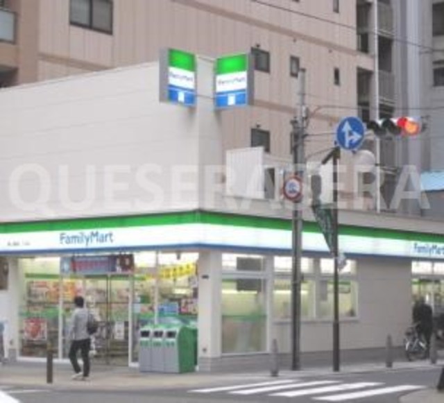 コンビニ　ファミリーマート東心斎橋一丁目店（コンビニ）まで677m