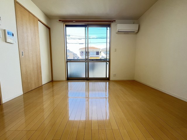 居室・リビング　こちらの居間で趣味の時間をお楽しみください