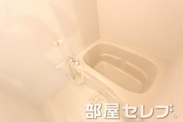バス・シャワールーム　広く、キレイなバスルームです。