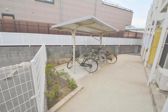 駐車場　あなたの大事な自転車も安心してとめることができますね。