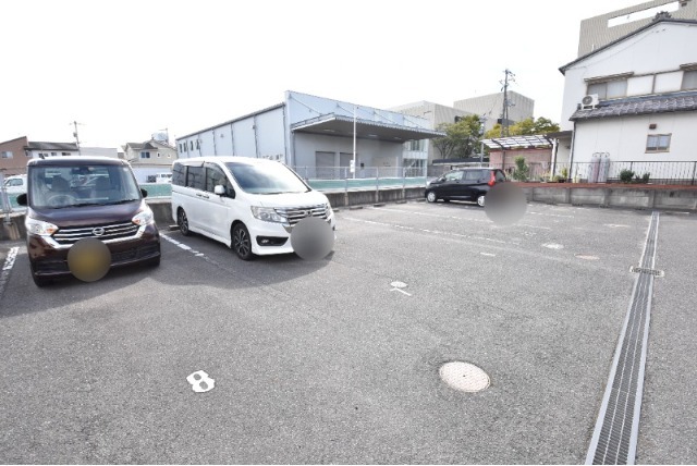駐車場　フォブール西市