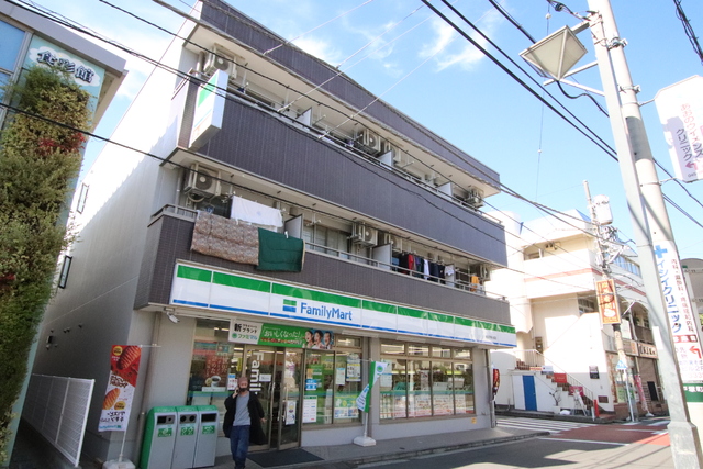 建物外観　１階コンビニで便利です