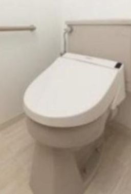 トイレ　落ち着いた色調のトイレです