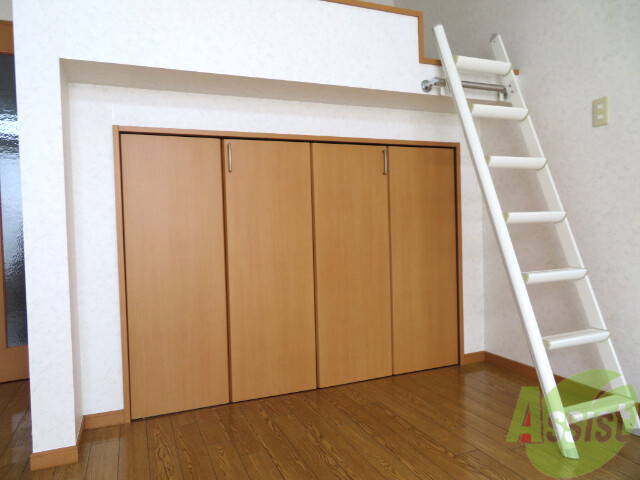 収納　洋室にあるクローゼットです。両開きになっています。