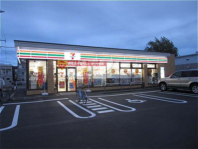 コンビニ　セブンイレブン札幌北24条店（コンビニ）まで220m