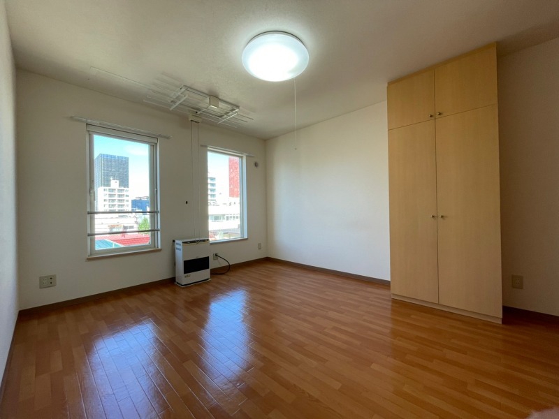 居室・リビング　広くてキレイなお部屋が広がっていて、充実した生活が送れそう。