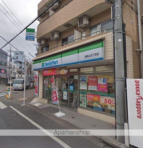 コンビニ　ファミリーマート（コンビニ）まで132m