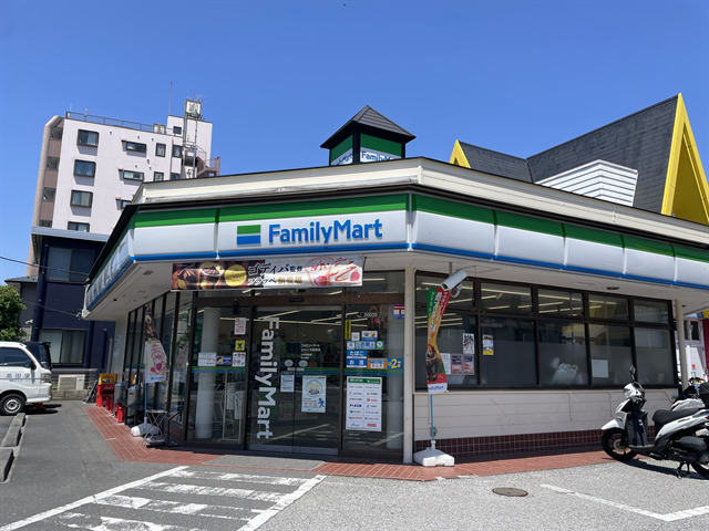 コンビニ　ファミリーマート かわぐち飯塚店（コンビニ）まで241m