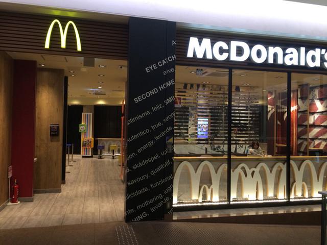 飲食店　マクドナルド 新大阪阪急ビル店（飲食店）まで654m
