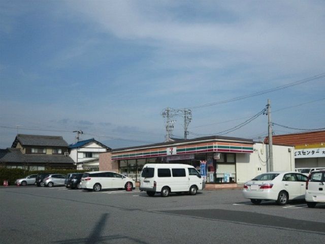 コンビニ　セブンイレブン中川町4丁目店（コンビニ）まで306m