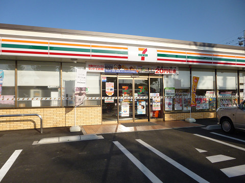コンビニ　セブンイレブン伊勢崎宮子西店（コンビニ）まで746m
