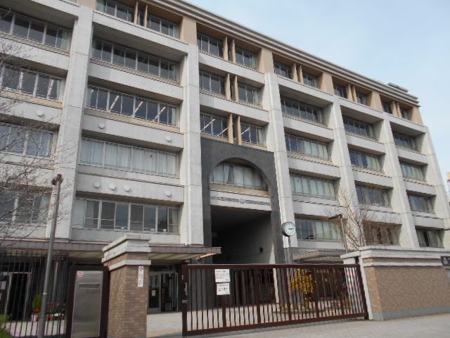 高校・高専　西京高等学校（高校・高専）まで655m