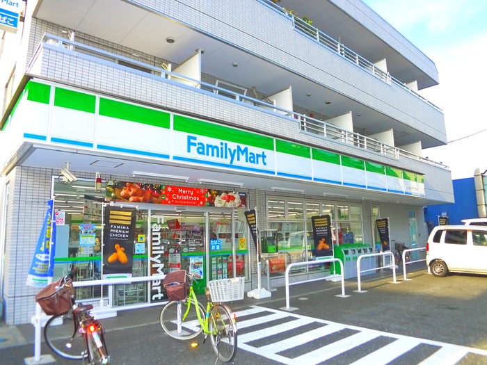 コンビニ　ファミリーマート（コンビニ）まで17m