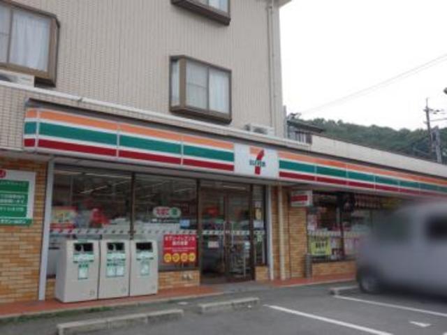 コンビニ　セブンイレブン高槻日吉台店（コンビニ）まで746m