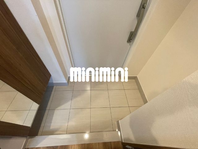 玄関　同間取り別部屋写真です