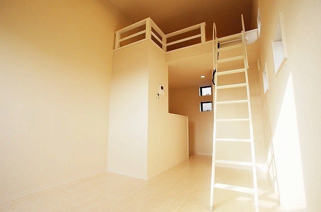 居室・リビング　日当たり良好なお部屋です。