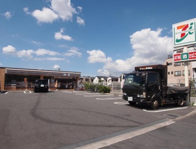 コンビニ　セブンイレブン練馬春日町4丁目店（コンビニ）まで886m