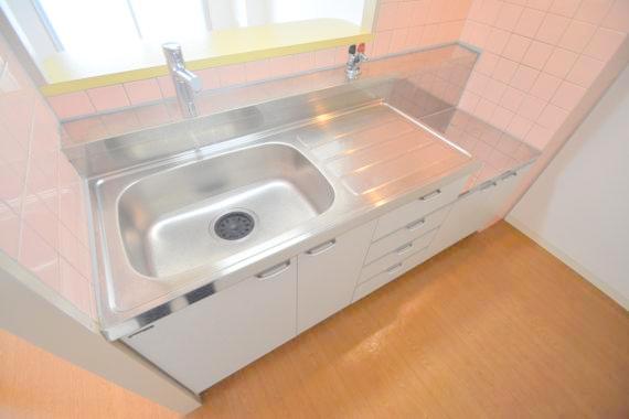 キッチン　あなたの好みに合わせたコンロを置いてくださいね。