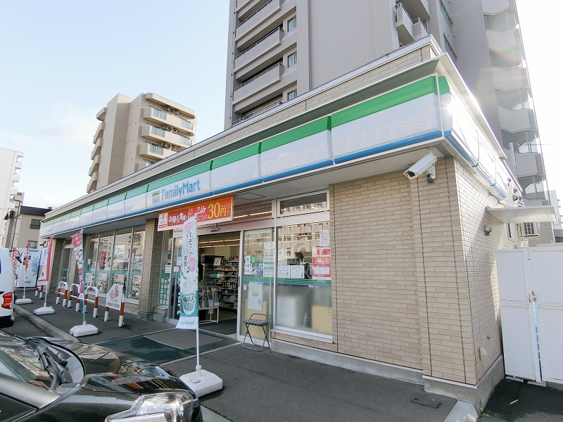 コンビニ　ファミリーマート札幌北20条西5丁目店（コンビニ）まで361m