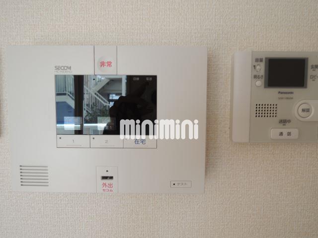 エントランス　セコムの警備機能が付いております。