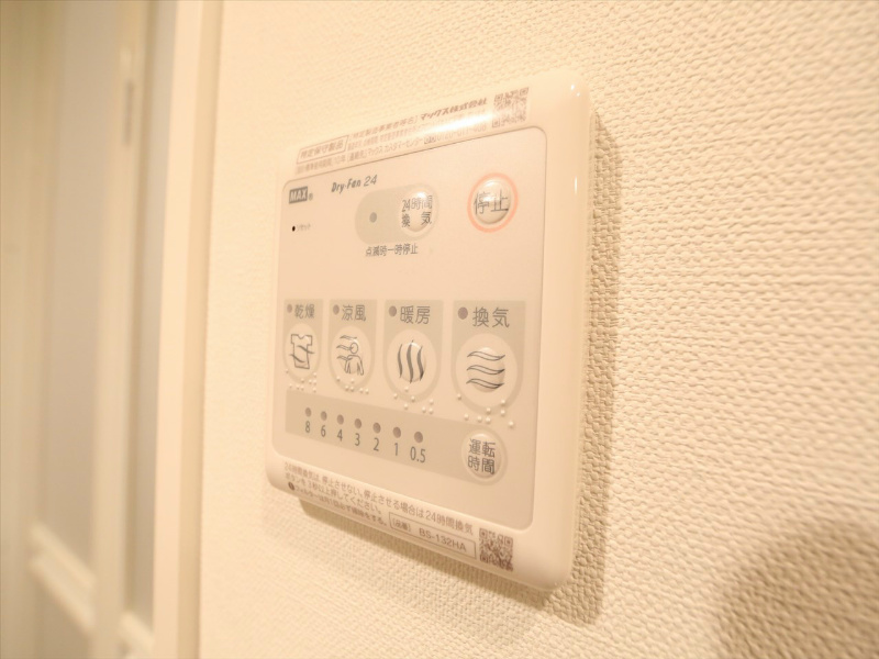 その他設備　浴室暖房乾燥機付き