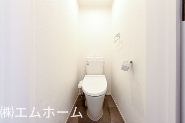 トイレ　温水洗浄便座付トイレ