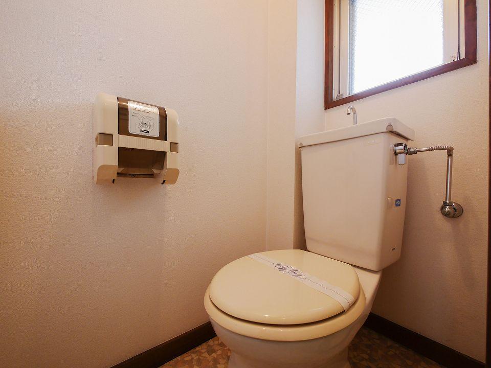 トイレ　※室内写真は308号室を使用しております。