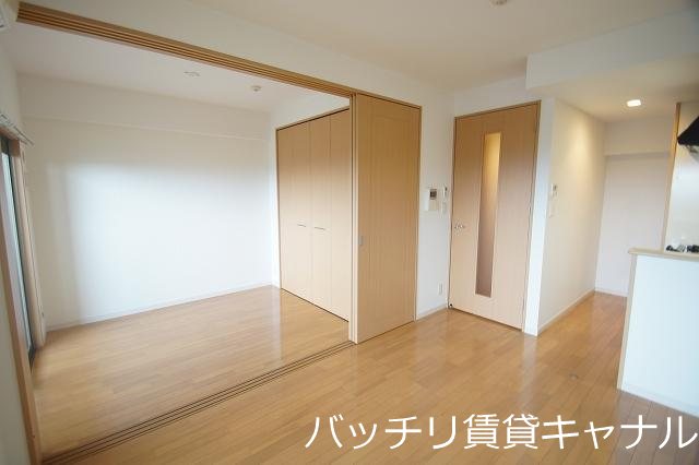 居室・リビング　別号室の画像の為、現状を優先いたします