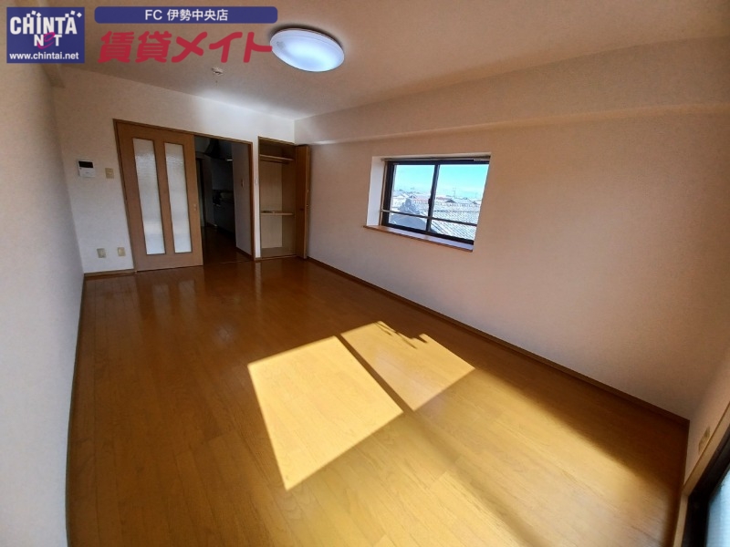 居室・リビング　同物件別部屋のお写真です。