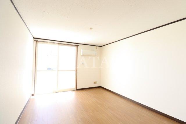居室・リビング　同物件別部屋です。