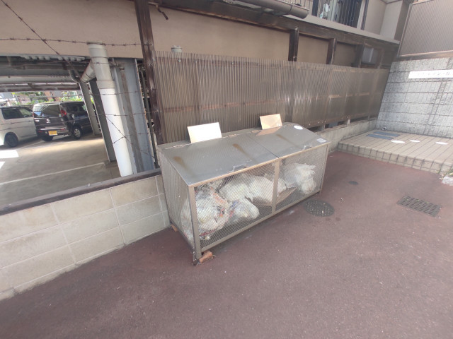 ＪＲ呉線 呉駅 バス乗車時間：5分 最寄りバス停で下車 徒歩4分 2階建 築22年の外観写真