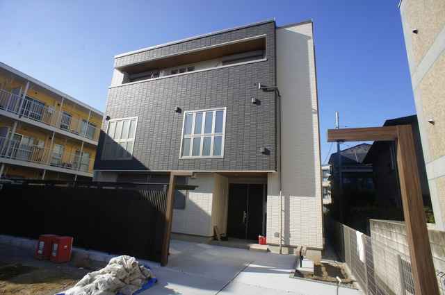 建物外観　強度が高い重量鉄骨造のマンションタイプです！！