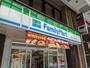 コンビニ　ファミリーマート 千住三丁目店（コンビニ）まで128m