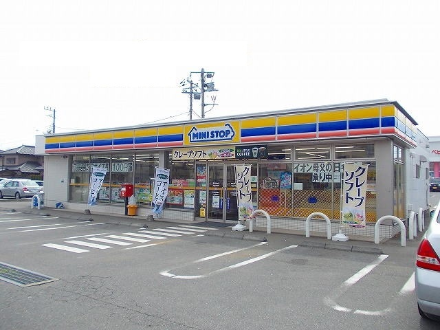 コンビニ　ミニストップ守谷中央店（コンビニ）まで823m