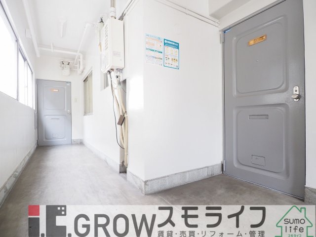 べース・ワンの玄関写真