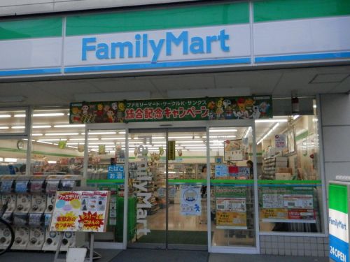 コンビニ　ファミリーマート大島四丁目店（コンビニ）まで370m
