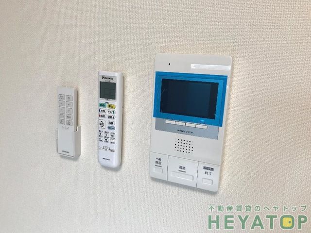 セキュリティ　不意の訪問もモニター付きドアホンで安心確認（同仕様写真）