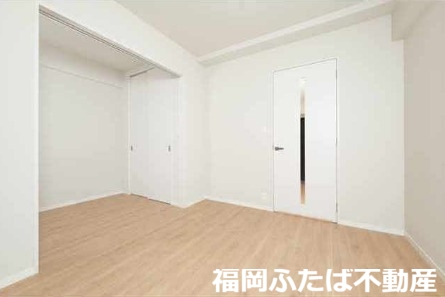 ネストピア東比恵駅前IVの居間写真