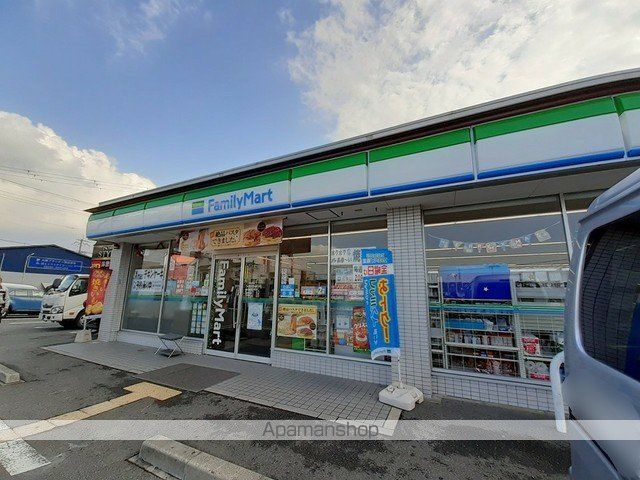 コンビニ　ファミリーマート様（コンビニ）まで134m