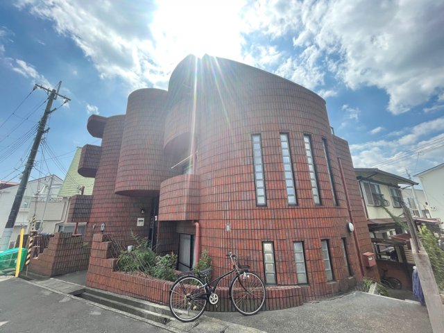 建物外観　居住者専用のごみ置き場があります！